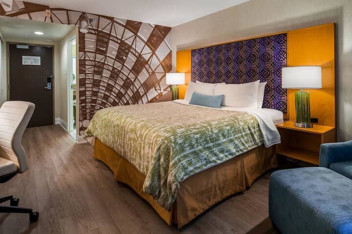Room 7 of 32