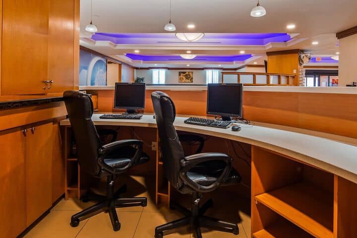 Business Center 29 of 32
