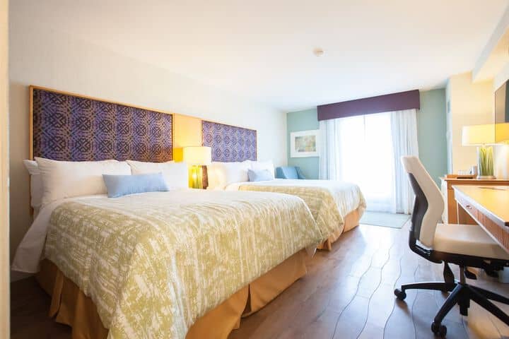 Room 10 of 32